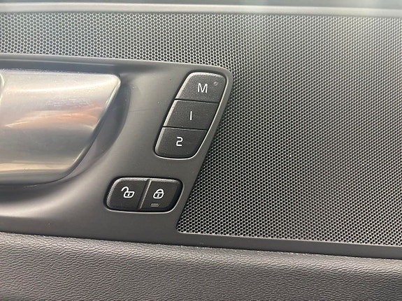 Volvo XC60 13 of 15