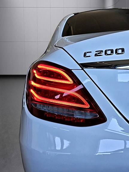Mercedes-Benz C200 5 of 5