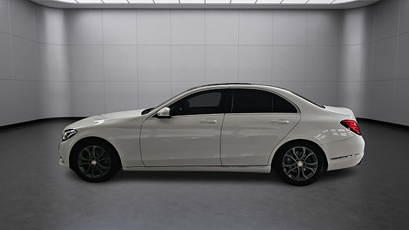 Mercedes-Benz C200 3 of 5