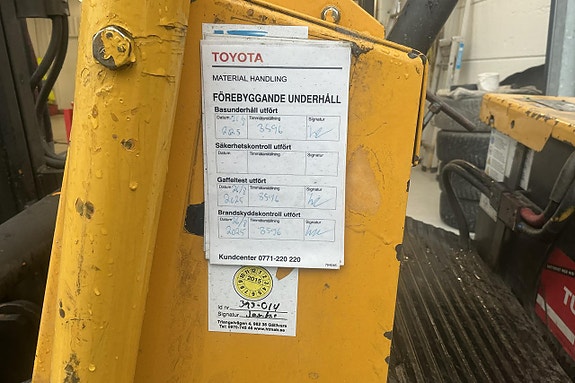 Komatsu FB20 Truck 13 of 23