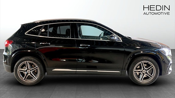 Mercedes-Benz GLA250 3 of 5
