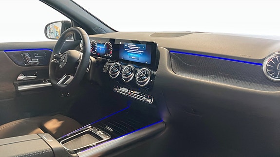 Mercedes-Benz GLA250 4 of 5