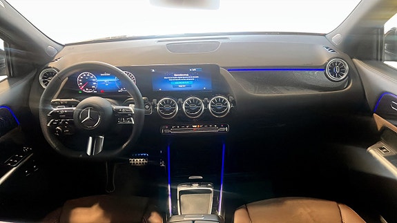 Mercedes-Benz GLA250 9 of 12
