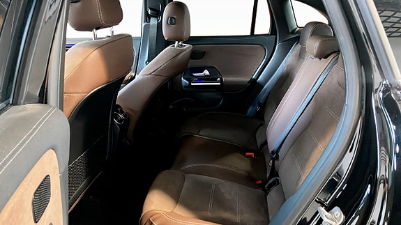Mercedes-Benz GLA250 8 of 12