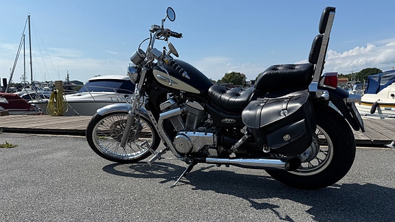 Suzuki Intruder VS800GL 2 of 5
