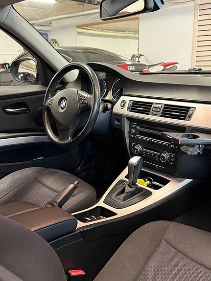 BMW 320d 5 of 5