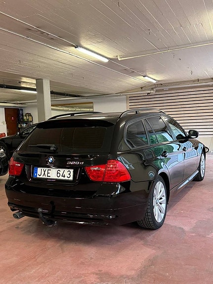 BMW 320d 3 of 5