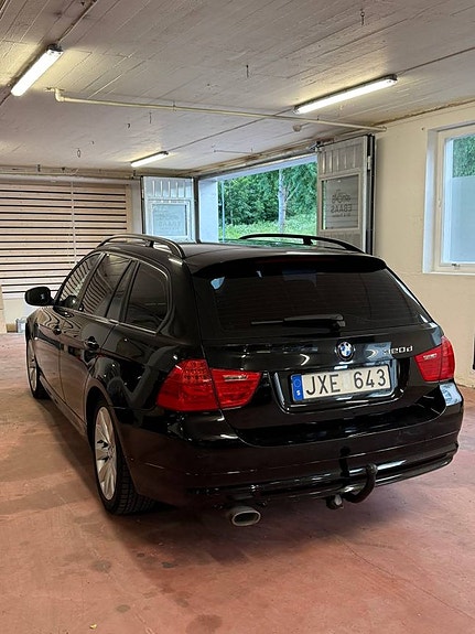 BMW 320d 2 of 5