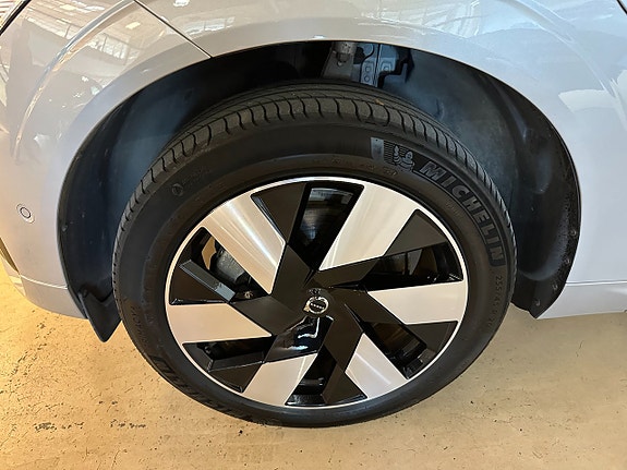 Volvo XC60 9 of 18