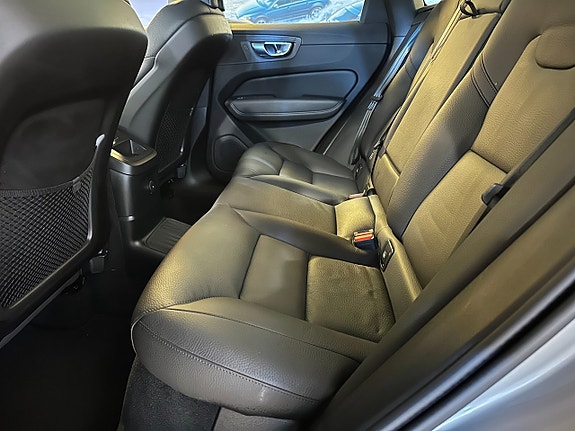 Volvo XC60 3 of 18