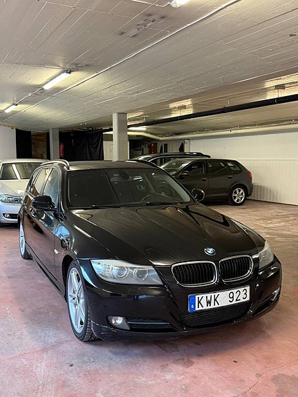 BMW 318d 4 of 5