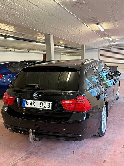 BMW 318d 3 of 5