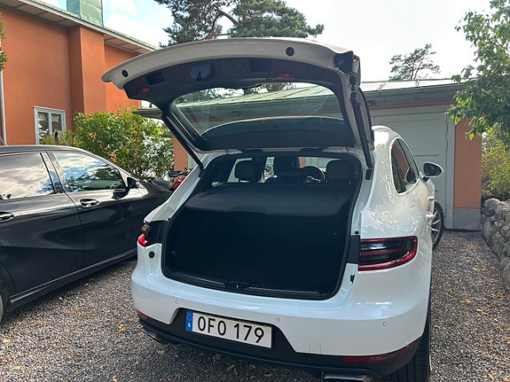 Porsche Macan 12 of 30