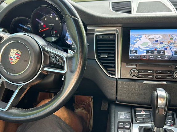 Porsche Macan 16 of 30