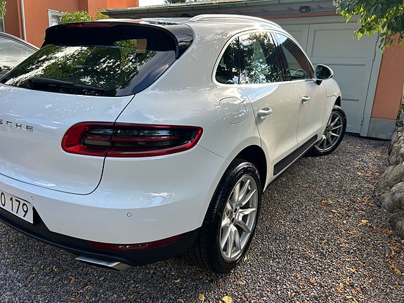 Porsche Macan 11 of 30