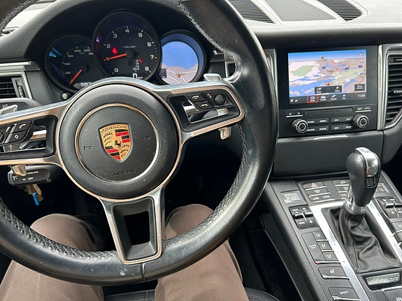 Porsche Macan 8 of 30