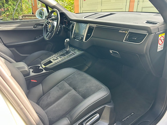 Porsche Macan 14 of 30
