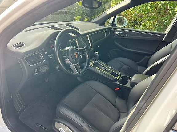 Porsche Macan 15 of 30