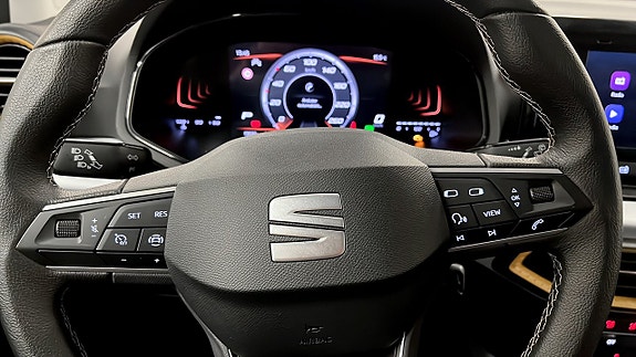 Seat Arona 16 of 18