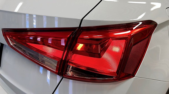 Seat Arona 13 of 18