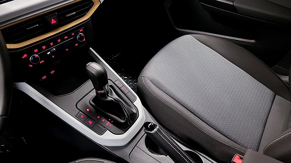Seat Arona 15 of 18