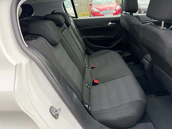Peugeot 308 14 of 17