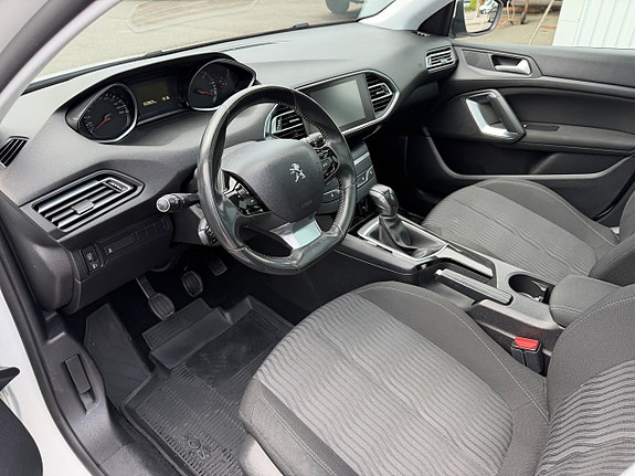 Peugeot 308 16 of 17