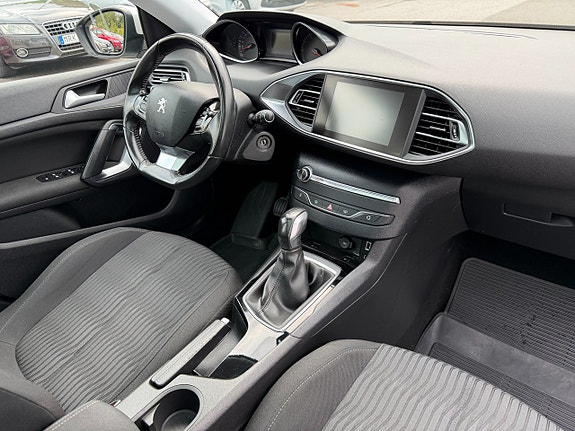 Peugeot 308 12 of 17
