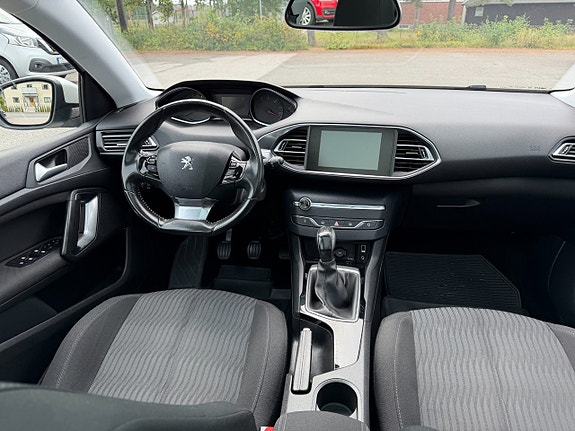 Peugeot 308 15 of 17