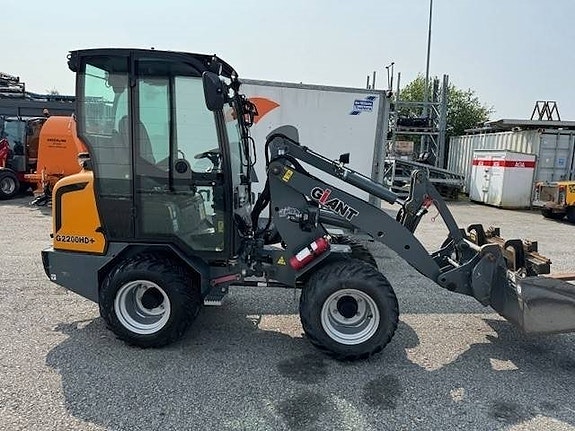 GiANT G 2200 HD+ 2 of 16