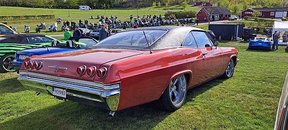 Chevrolet Impala 2 of 5