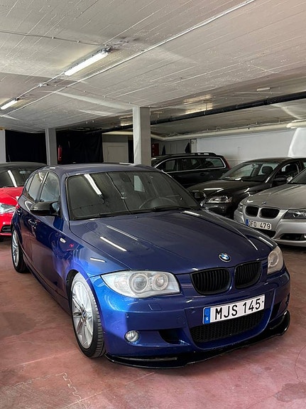 BMW 120i 4 of 5