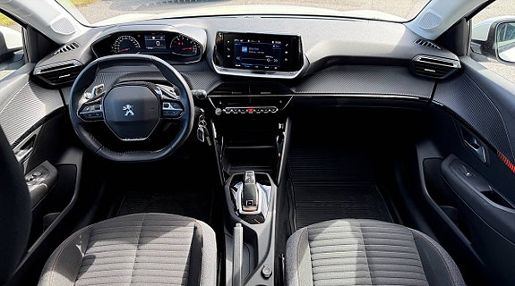 Peugeot 208 7 of 9