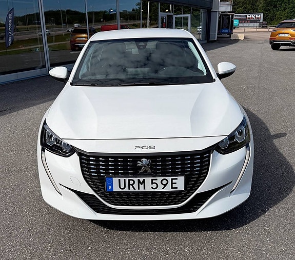 Peugeot 208 2 of 5