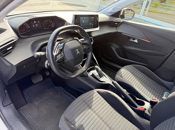 Peugeot 208 8 of 9
