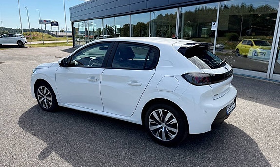 Peugeot 208 6 of 9