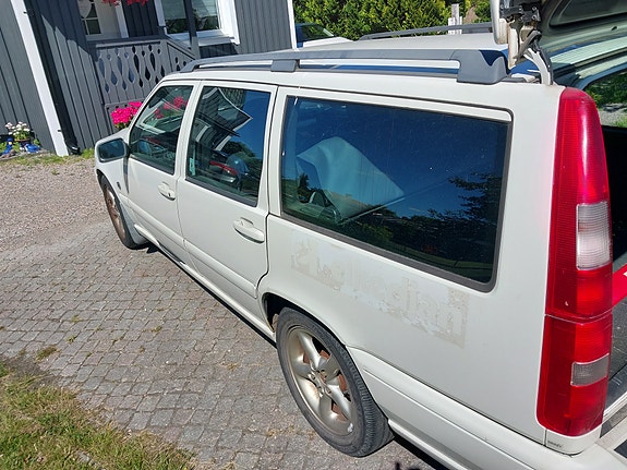 Volvo V70 4 of 5