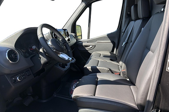 Mercedes-Benz Sprinter 319 11 of 14