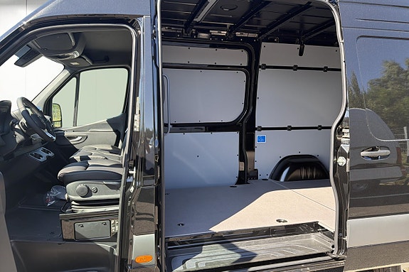 Mercedes-Benz Sprinter 319 12 of 14