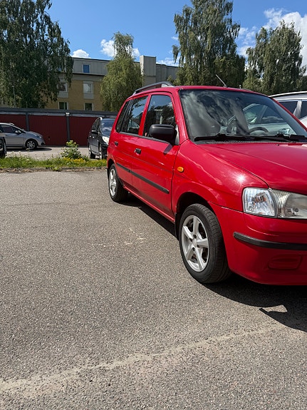 Mazda Demio 3 of 9