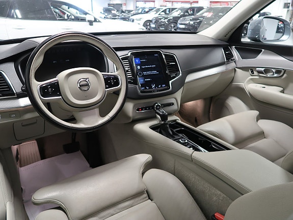 Volvo XC90 20 of 30