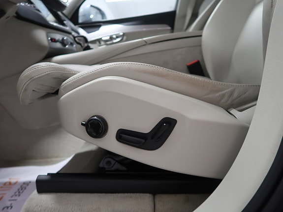Volvo XC90 24 of 30