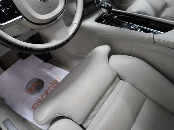 Volvo XC90 23 of 30