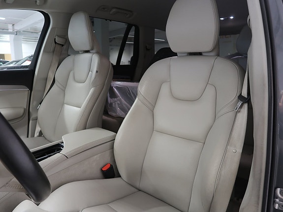 Volvo XC90 21 of 30
