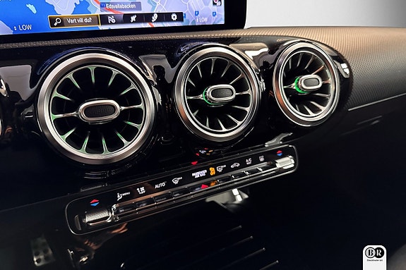 Mercedes-Benz CLA220 14 of 17