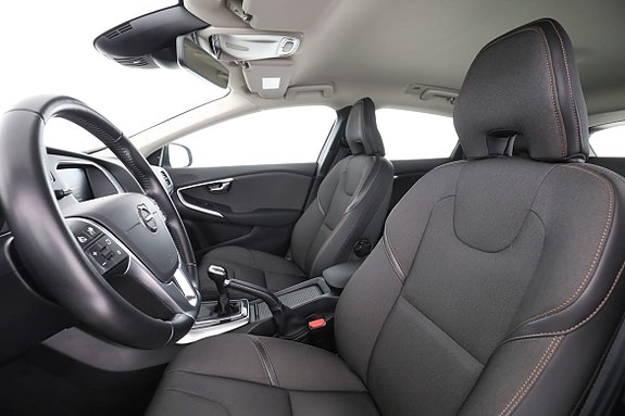 Volvo V40 Cross Country 11 of 30