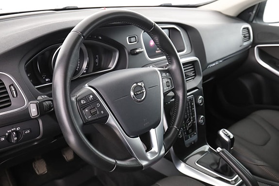 Volvo V40 Cross Country 12 of 30