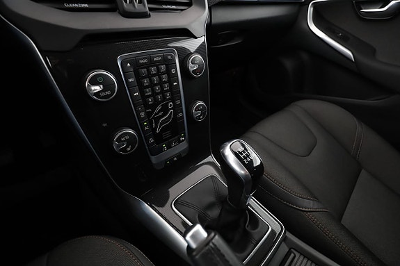 Volvo V40 Cross Country 24 of 30