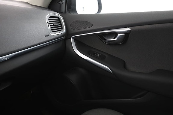 Volvo V40 Cross Country 30 of 30