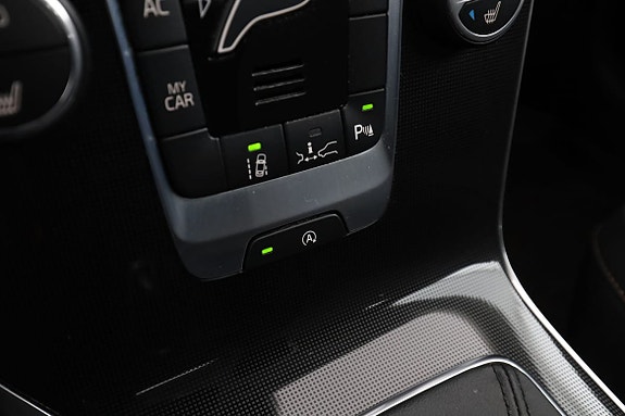 Volvo V40 Cross Country 27 of 30